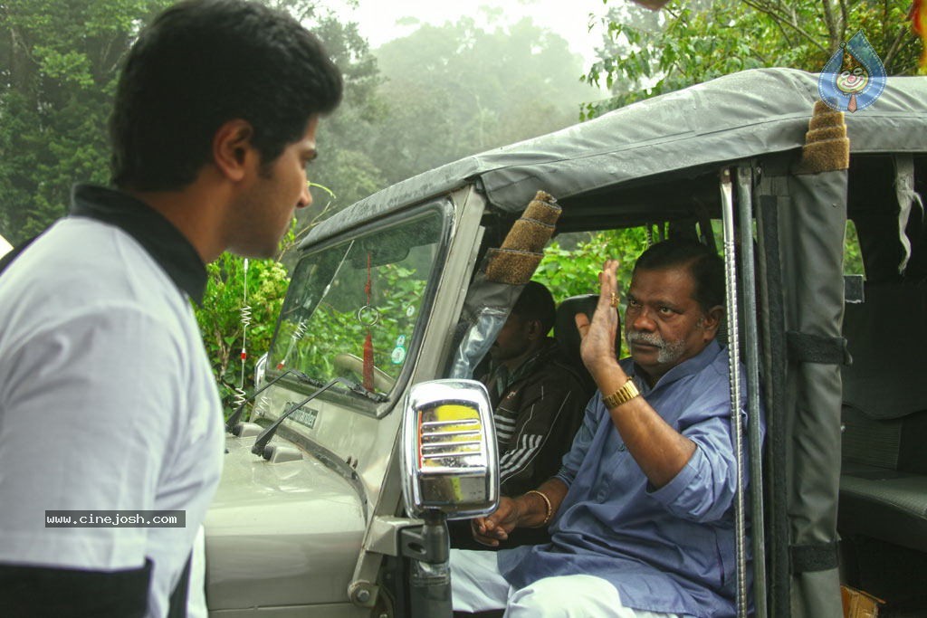 Vaayai Moodi Pesavum Tamil Movie Stills - 105 / 112 photos