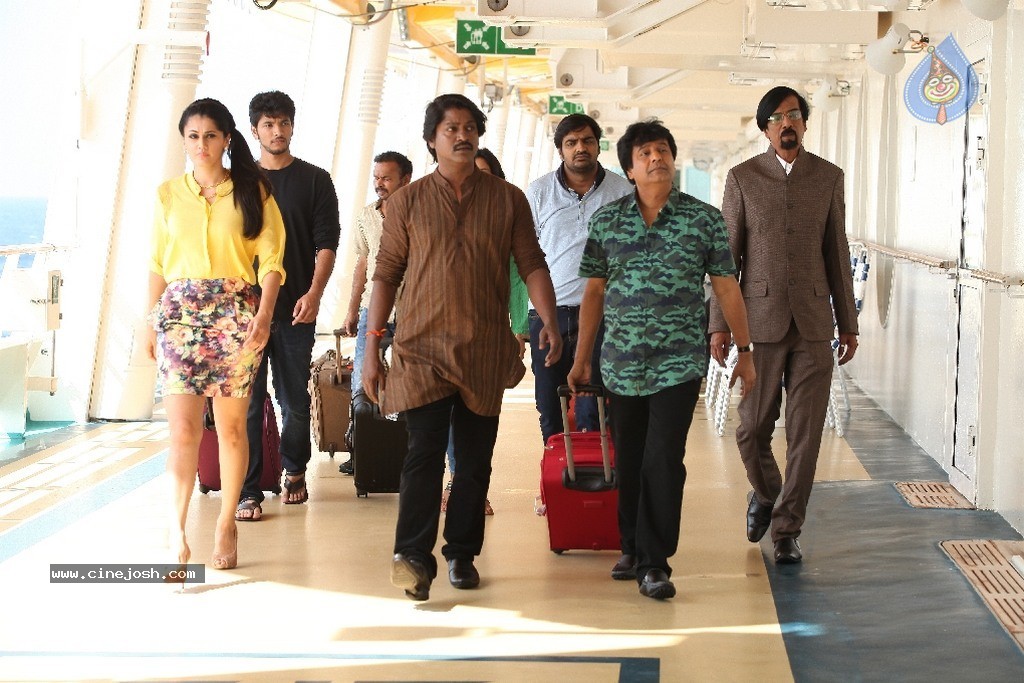 Vai Raja Vai Tamil Movie Stills - 35 / 35 photos