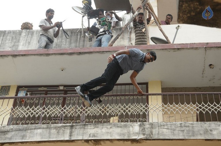 Vaigai Express Movie Photos - 12 / 31 photos