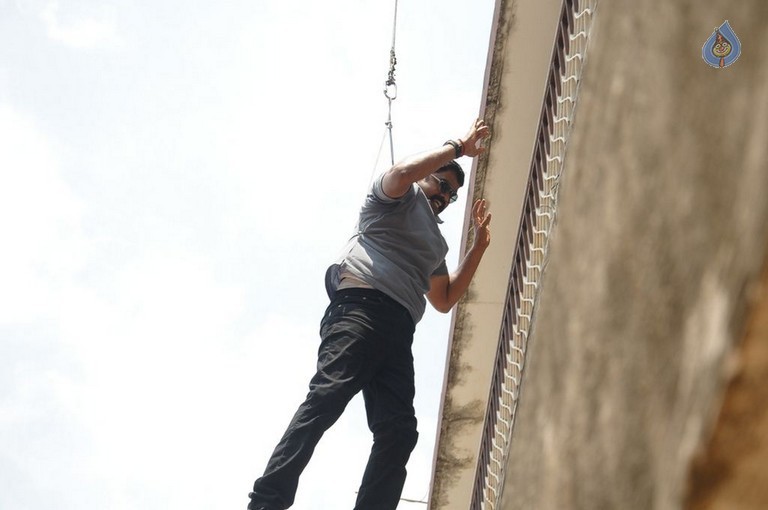 Vaigai Express Movie Photos - 18 / 31 photos