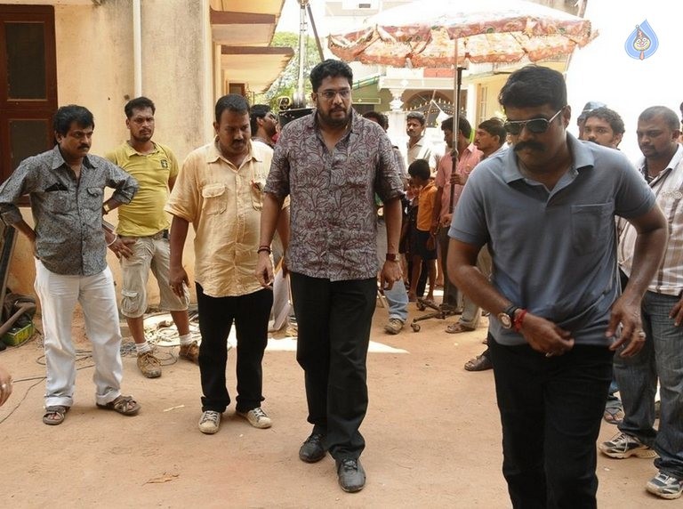 Vaigai Express Tamil Film Photos - 19 / 26 photos