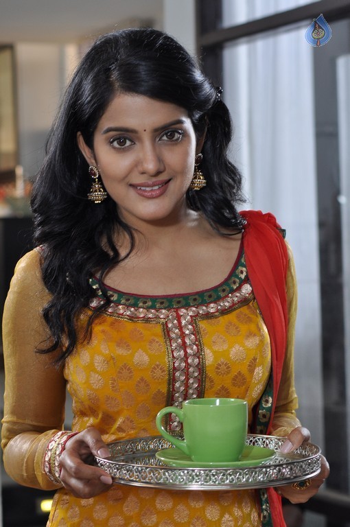 Valeba Raja Tamil Film Photos - 13 / 18 photos