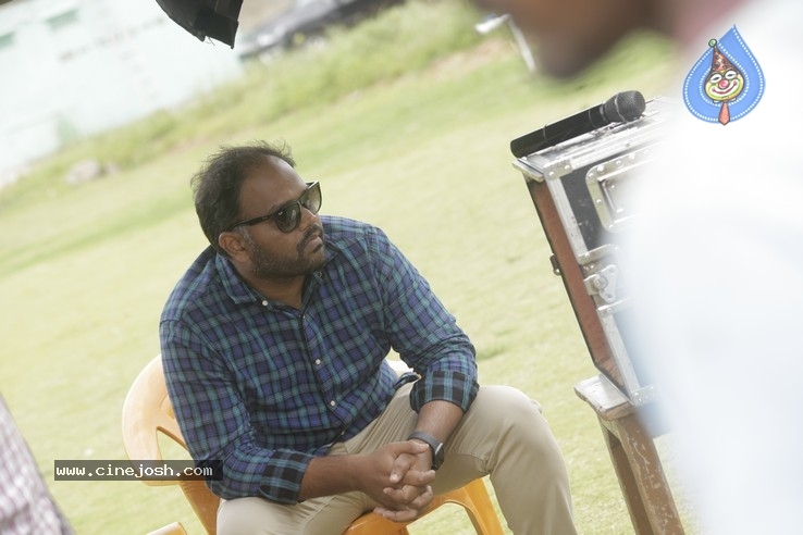 Valliddari Madhya Working Stills - 6 / 16 photos