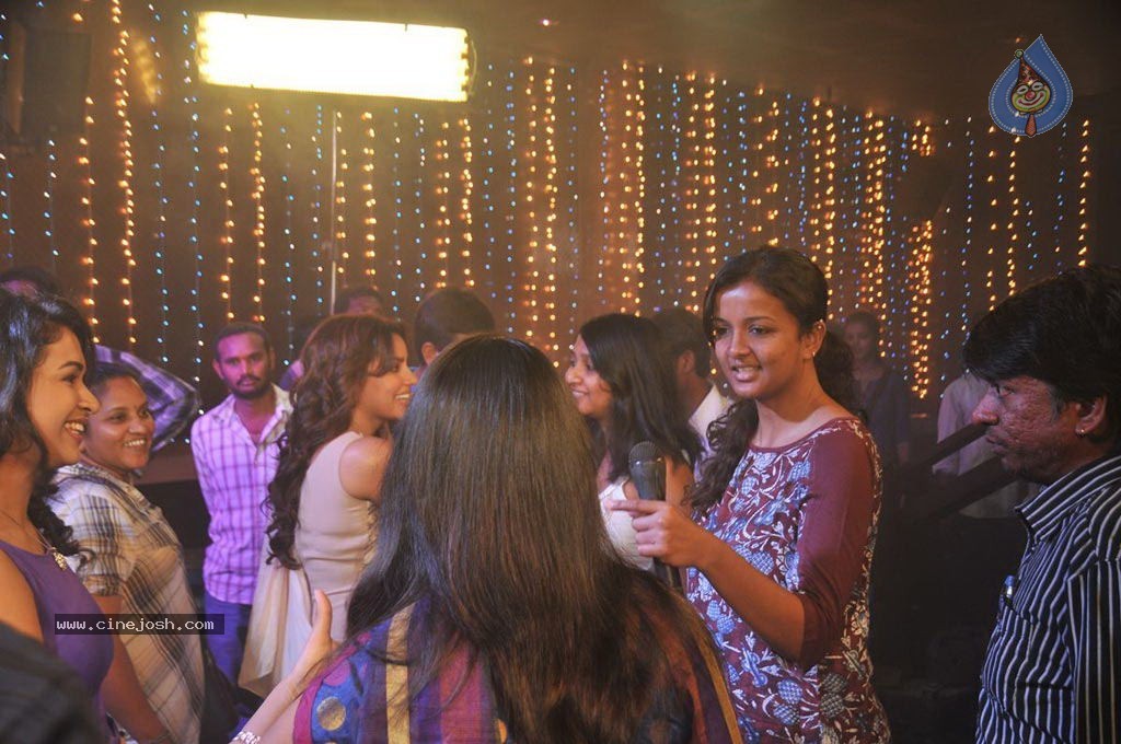 Vanakkam Chennai Tamil Movie Photos - 26 / 138 photos