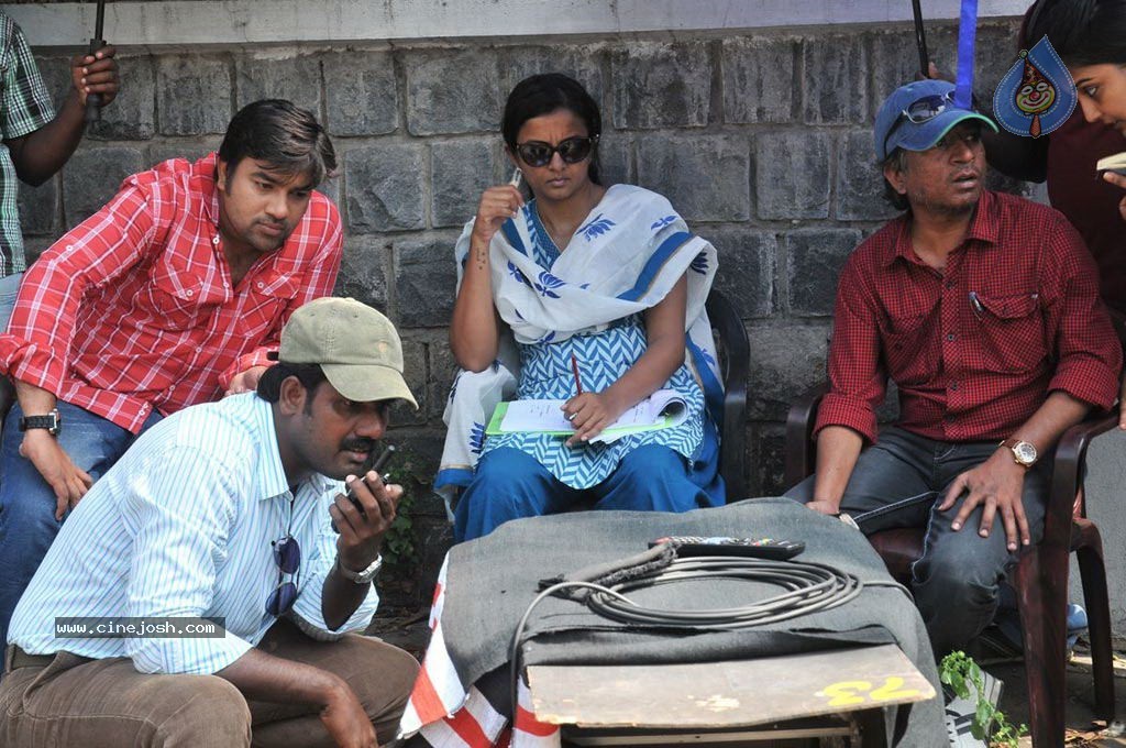 Vanakkam Chennai Tamil Movie Photos - 31 / 138 photos