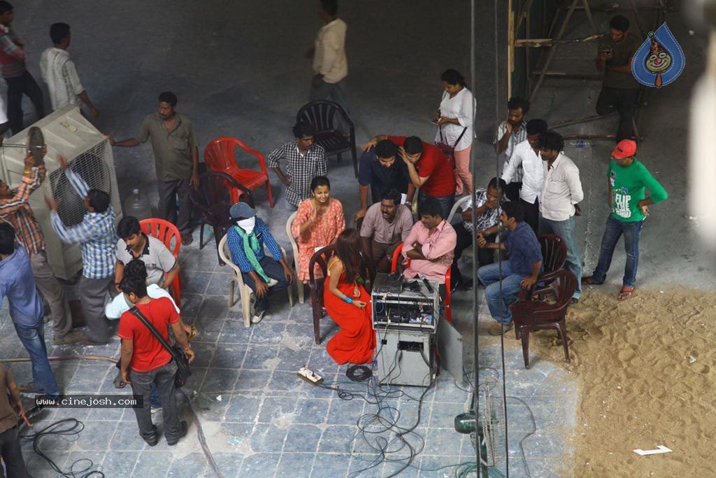 Vanakkam Chennai Tamil Movie Photos - 33 / 138 photos