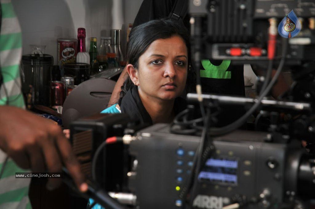 Vanakkam Chennai Tamil Movie Photos - 37 / 138 photos