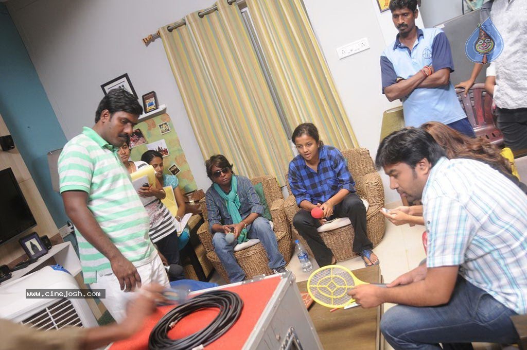 Vanakkam Chennai Tamil Movie Photos - 40 / 138 photos