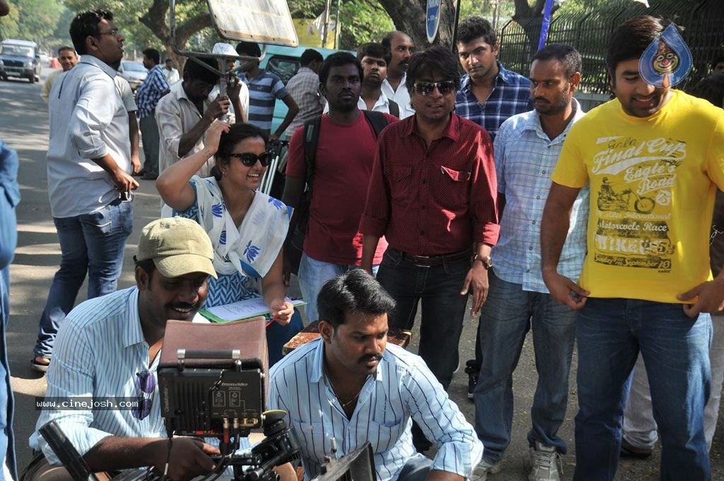 Vanakkam Chennai Tamil Movie Photos - 41 / 138 photos