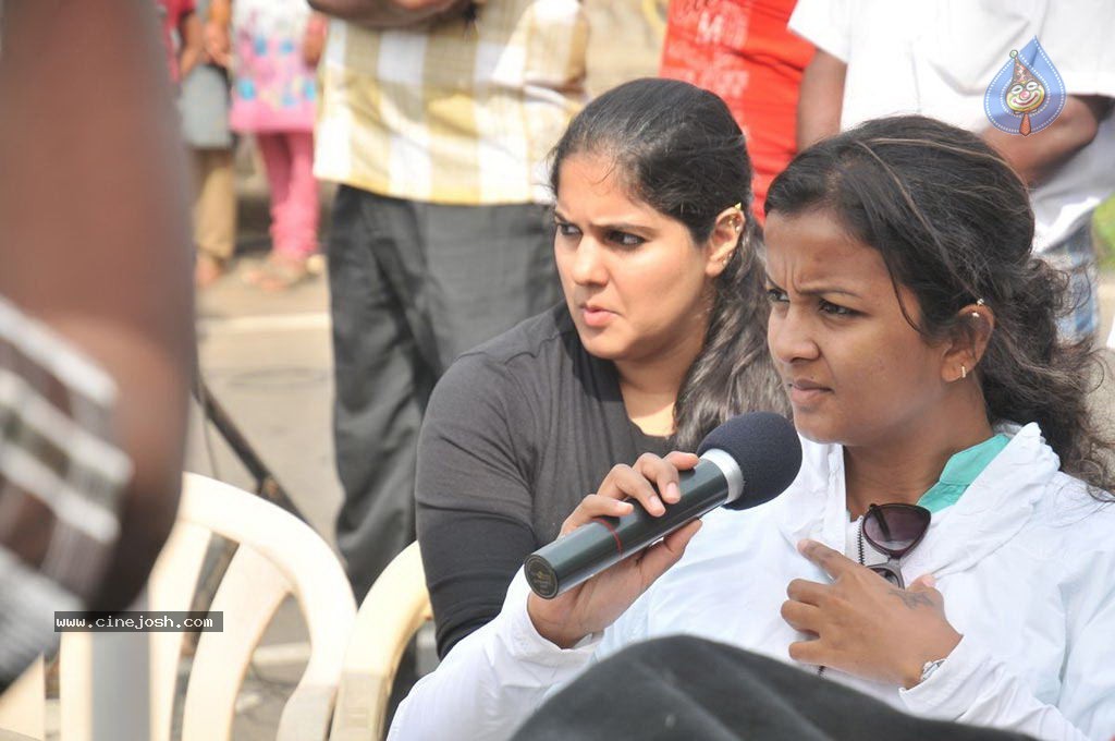 Vanakkam Chennai Tamil Movie Photos - 43 / 138 photos