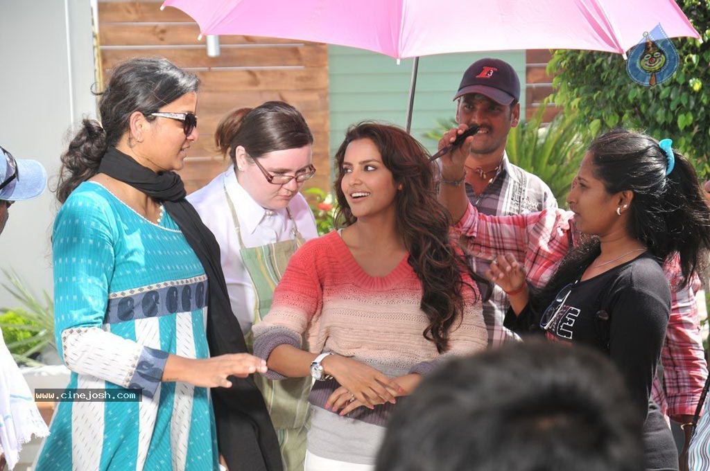 Vanakkam Chennai Tamil Movie Photos - 48 / 138 photos