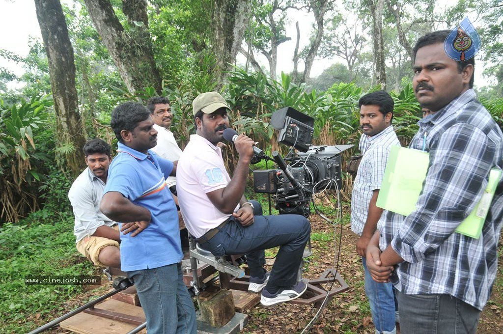 Vanakkam Chennai Tamil Movie Photos - 52 / 138 photos