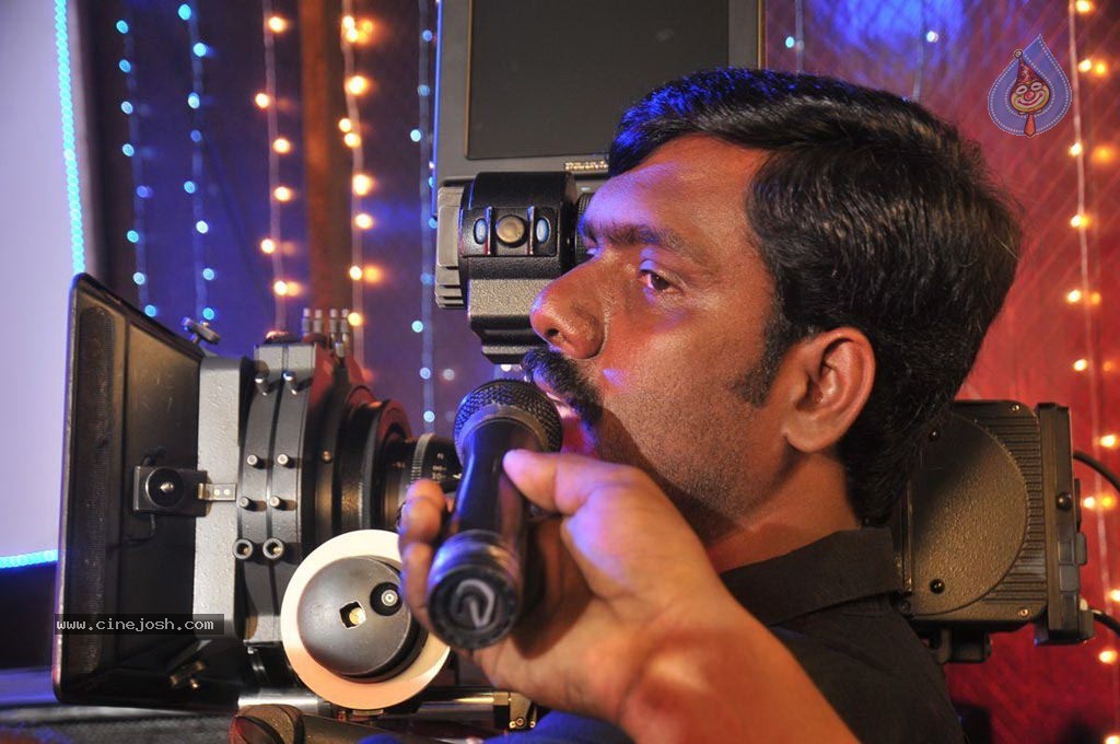 Vanakkam Chennai Tamil Movie Photos - 55 / 138 photos