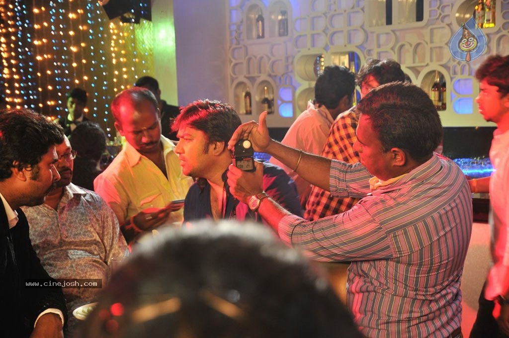 Vanakkam Chennai Tamil Movie Photos - 76 / 138 photos