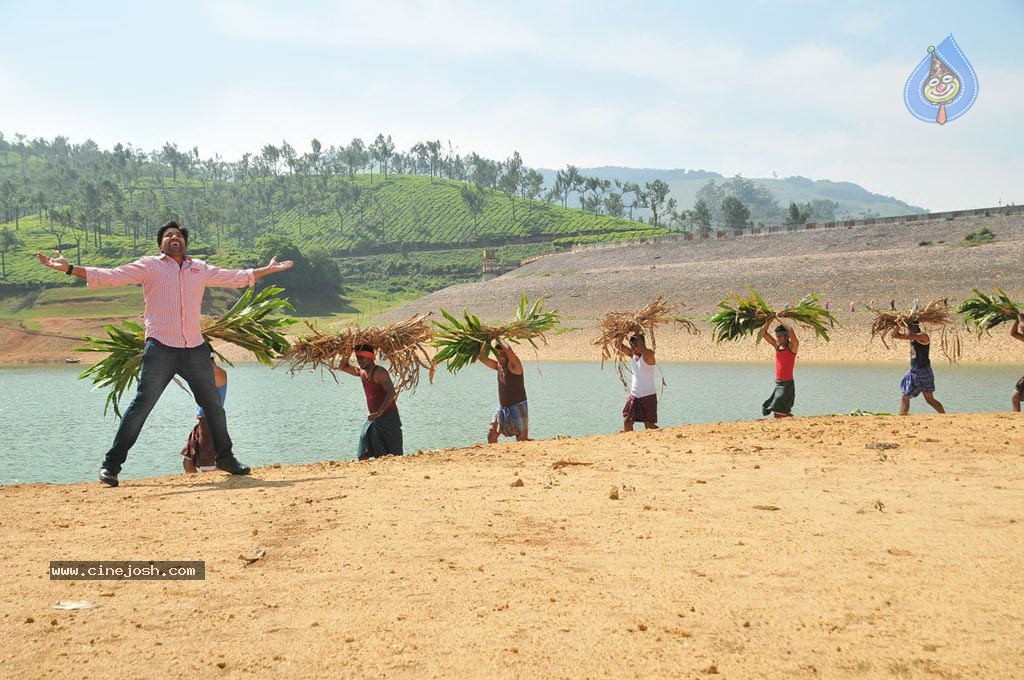 Vanakkam Chennai Tamil Movie Photos - 81 / 138 photos