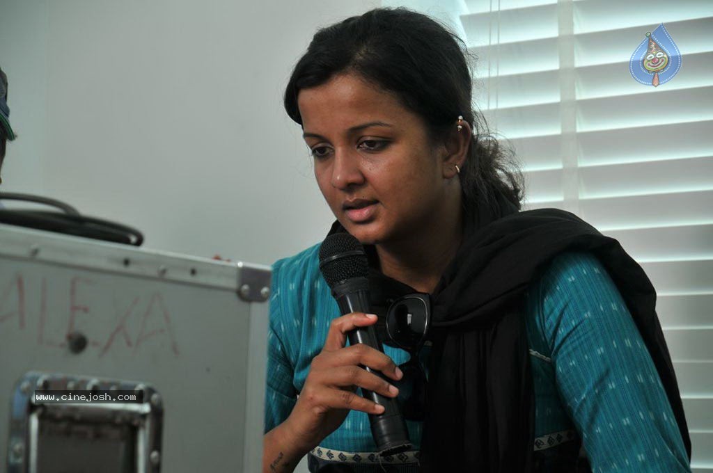 Vanakkam Chennai Tamil Movie Photos - 92 / 138 photos