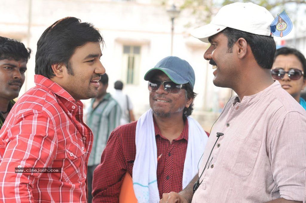 Vanakkam Chennai Tamil Movie Photos - 96 / 138 photos