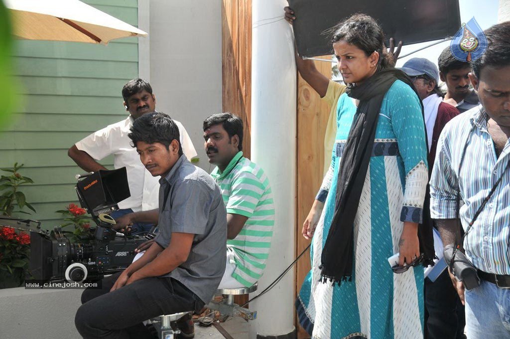 Vanakkam Chennai Tamil Movie Photos - 104 / 138 photos