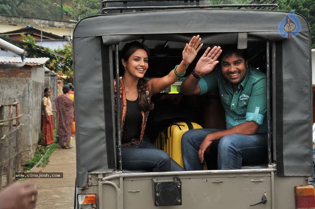 Vanakkam Chennai Tamil Movie Photos - 118 / 138 photos