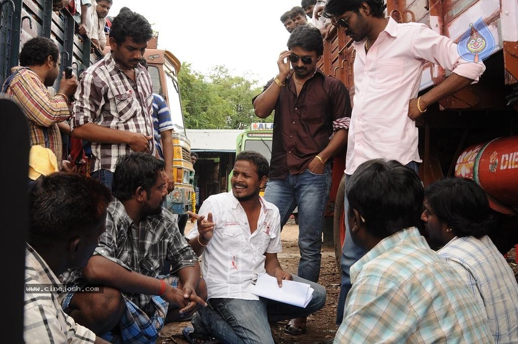 Vanavarayan Vallavarayan Tamil Movie Photos - 62 / 81 photos