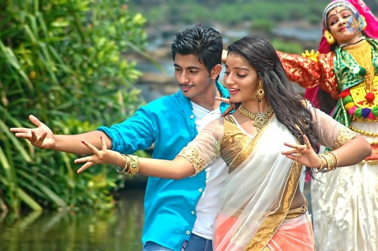 Vandanam Movie New Photos - 2 / 5 photos