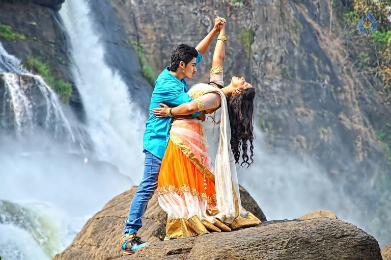 Vandanam Photos n Posters - 43 / 48 photos