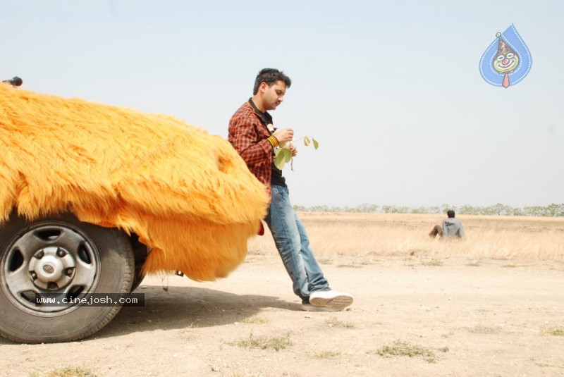 Varaprasad and Pottiprasad Movie New Stills - 73 / 119 photos