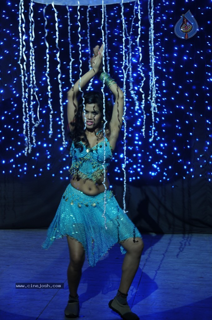 Vasool Raja Movie Latest Stills - 49 / 103 photos