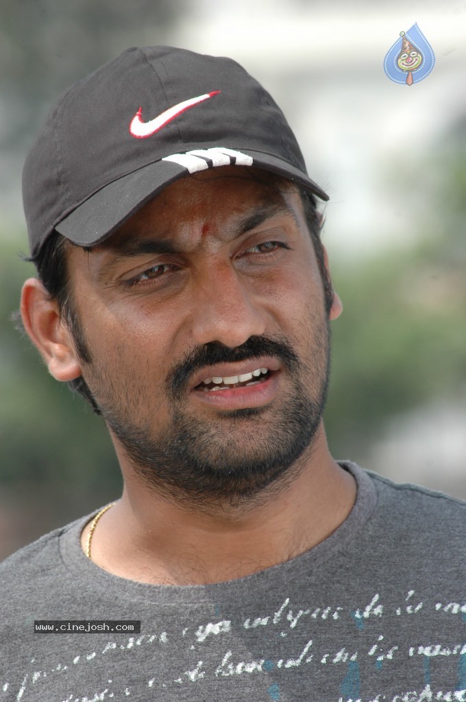Vasool Raja Movie Latest Stills - 67 / 103 photos