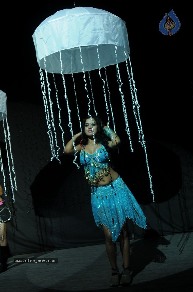 Vasool Raja Movie Latest Stills - 101 / 103 photos