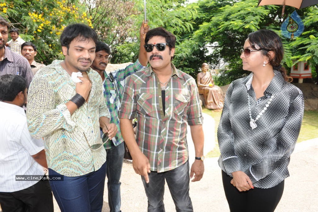 Vasul Raja Movie Opening - 46 / 100 photos