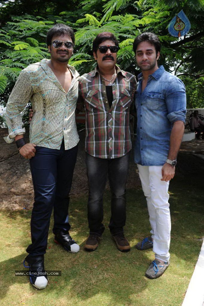 Vasul Raja Movie Opening - 88 / 100 photos