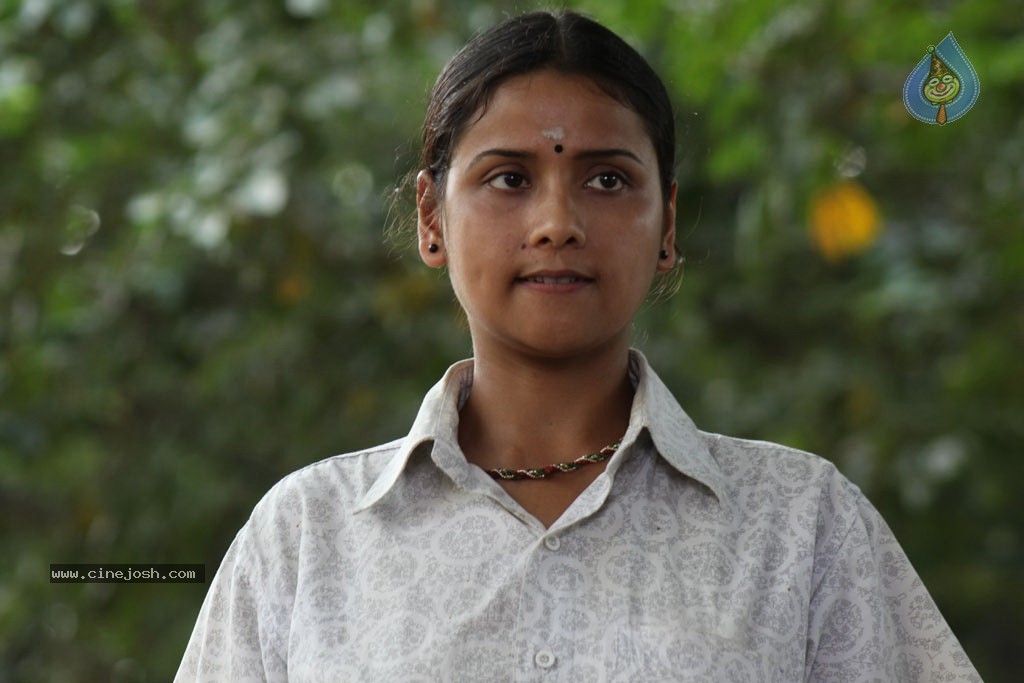 Vazhakku Enn 18 by 9 Tamil Movie Stills - 10 / 69 photos