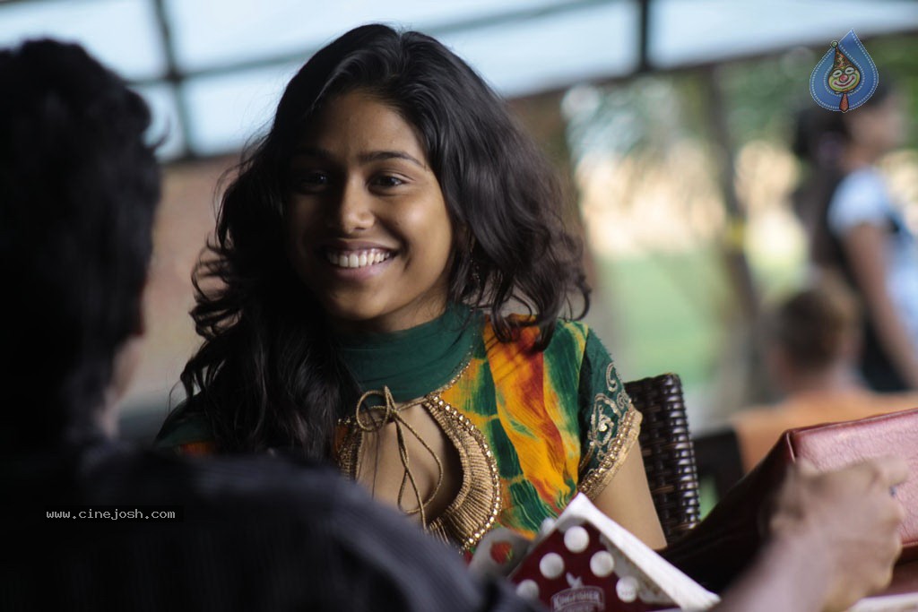 Vazhakku Enn 18 by 9 Tamil Movie Stills - 16 / 69 photos