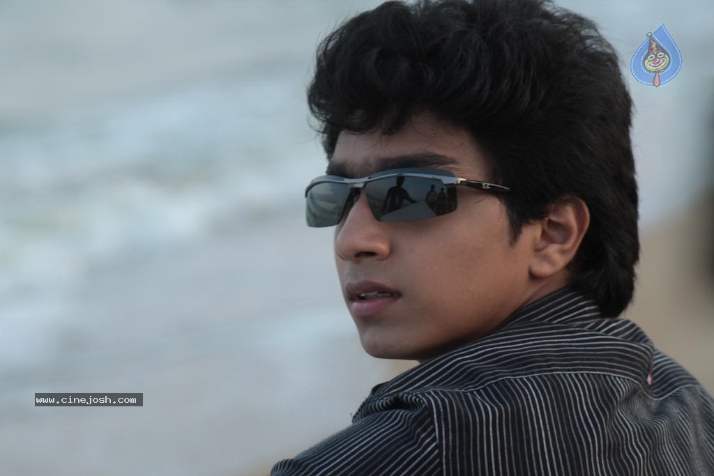 Vazhakku Enn 18 by 9 Tamil Movie Stills - 29 / 69 photos