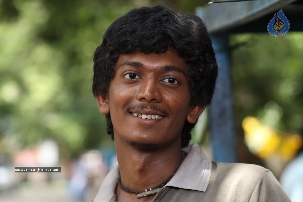 Vazhakku Enn 18 by 9 Tamil Movie Stills - 31 / 69 photos