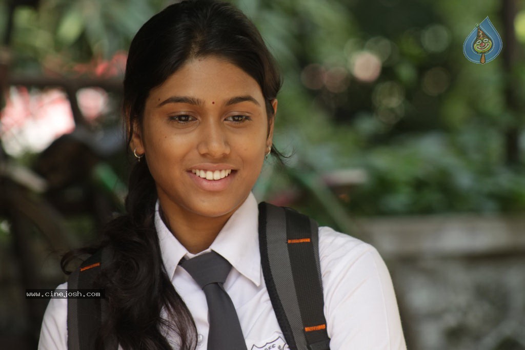 Vazhakku Enn 18 by 9 Tamil Movie Stills - 33 / 69 photos