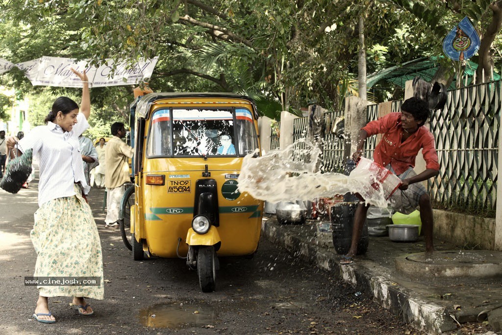 Vazhakku Enn 18 by 9 Tamil Movie Stills - 34 / 69 photos