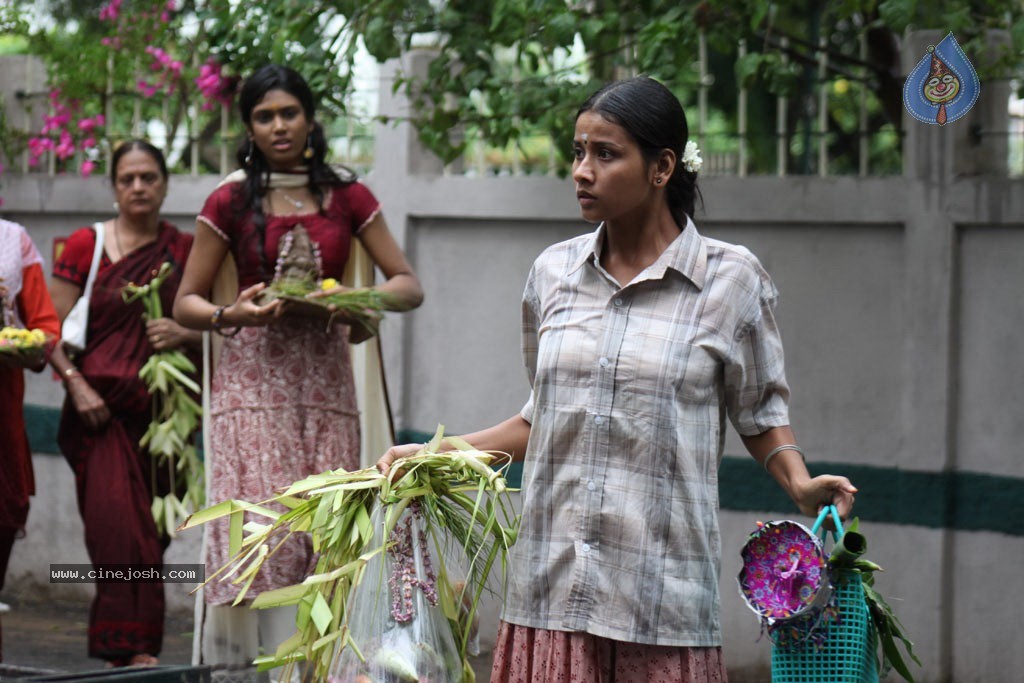 Vazhakku Enn 18 by 9 Tamil Movie Stills - 40 / 69 photos