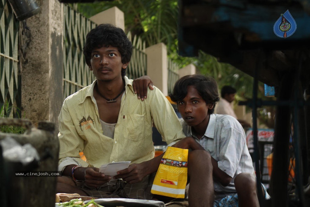 Vazhakku Enn 18 by 9 Tamil Movie Stills - 44 / 69 photos
