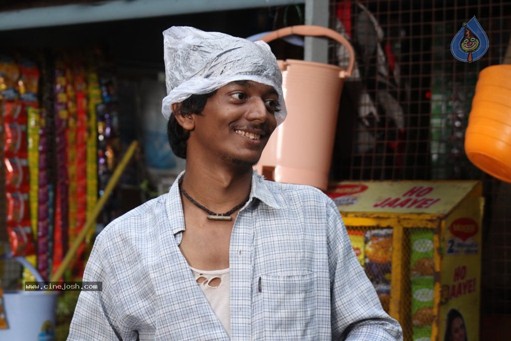 Vazhakku Enn 18 by 9 Tamil Movie Stills - 54 / 69 photos