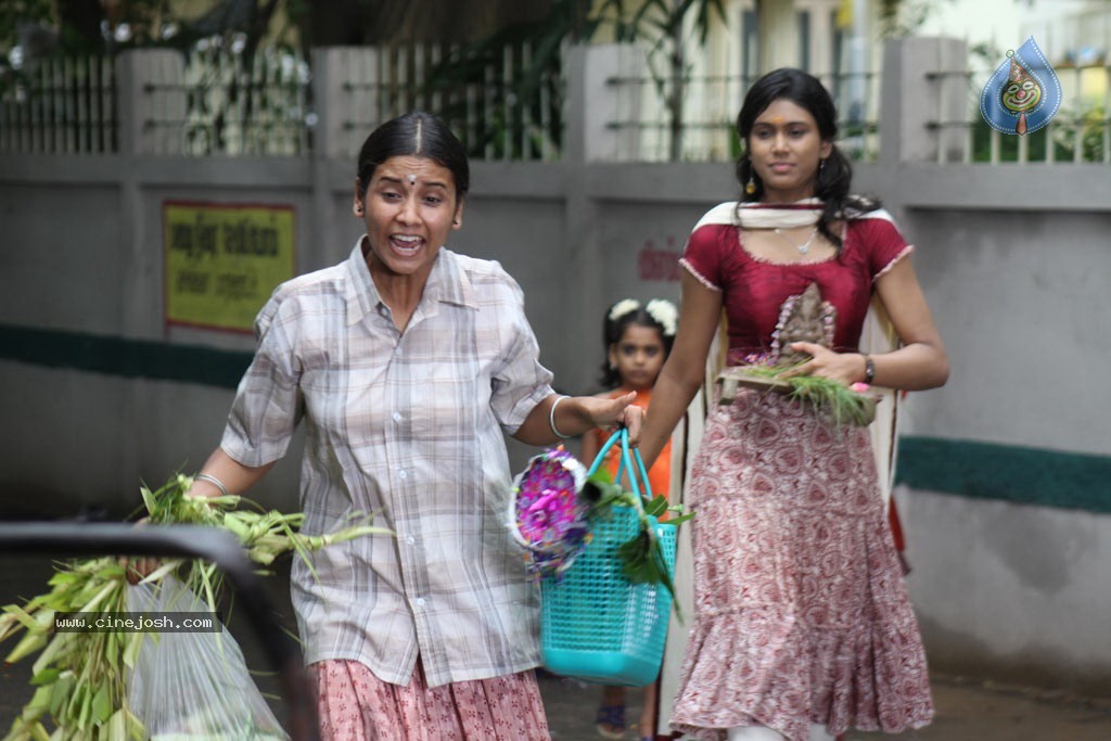 Vazhakku Enn 18 by 9 Tamil Movie Stills - 56 / 69 photos