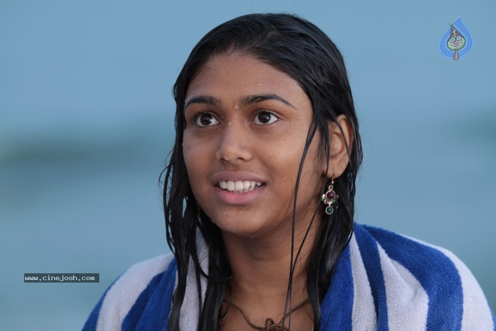 Vazhakku Enn 18 by 9 Tamil Movie Stills - 57 / 69 photos