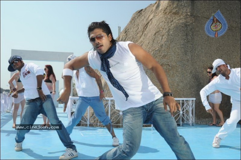 Vedam Movie Song Stills - 21 / 28 photos