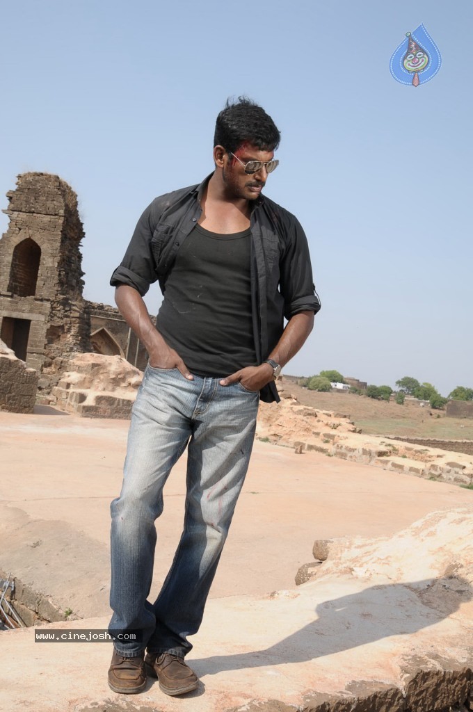 Vedi Tamil Movie Stills  - 10 / 53 photos