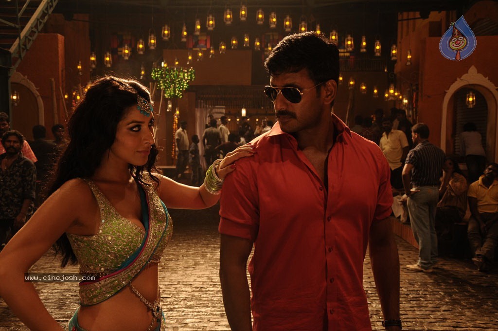 Vedi Tamil Movie Stills  - 17 / 53 photos