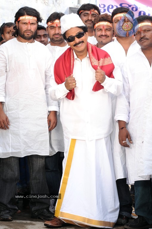 Veedu Theda Movie New Stills - 18 / 72 photos