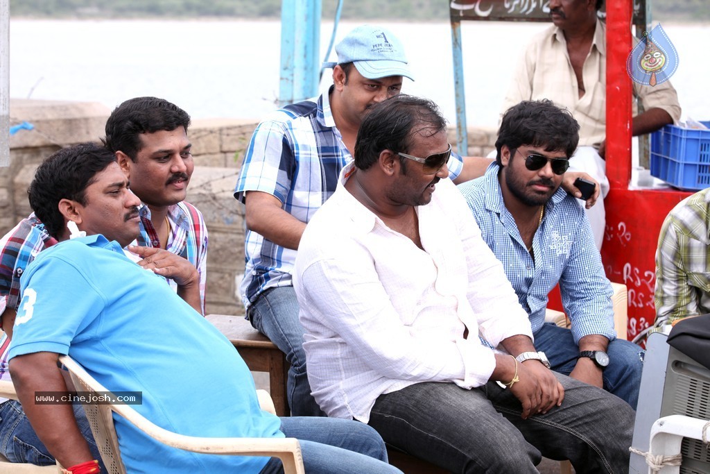 Veedu Theda Movie New Stills - 45 / 72 photos