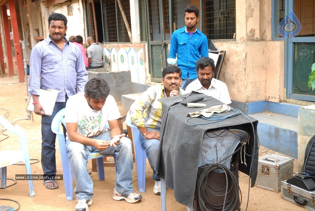 Veedu Theda Movie New Stills - 53 / 72 photos