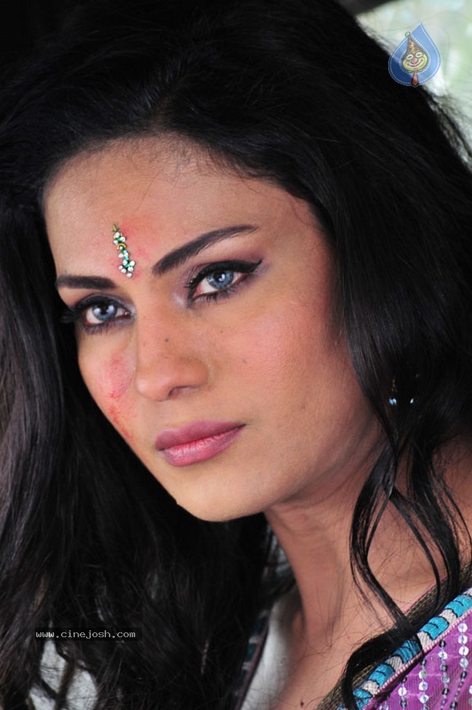 Red Mirchi Movie Stills - 9 / 74 photos